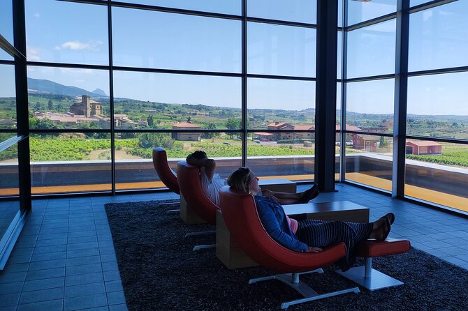 La Rioja: Wine Cellars and Laguardia Private Tour  - Pamplona - Private Transportation