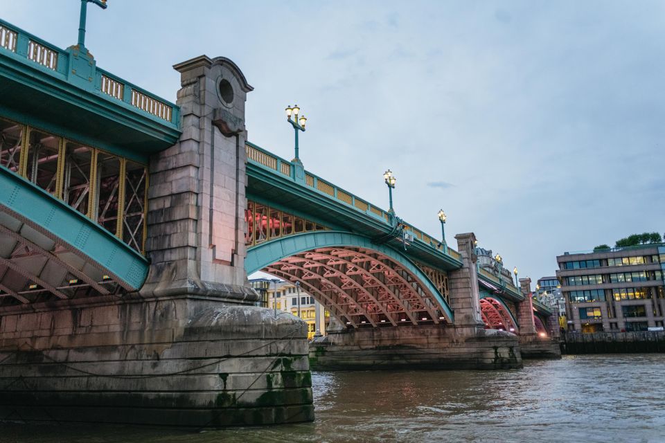 London: Ghost Walk and River Thames Boat Ride - Age and Mobility Considerations