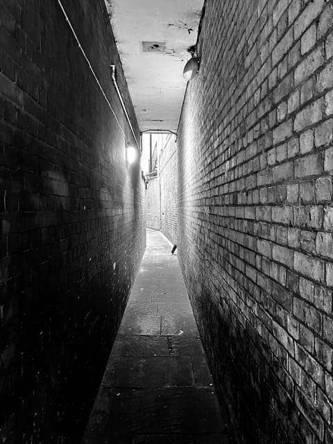 London Paranormal Dramatized Tour: Jack the Ripper and Ghosts - Exploring the Oldest Underground