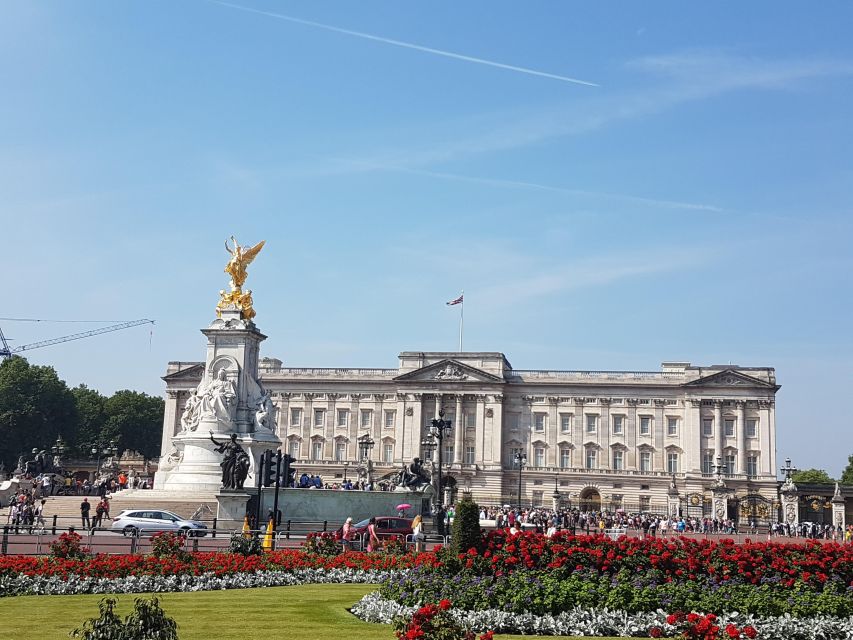 London: The Crown British Royalty Walking Tour - Changing of the Guard