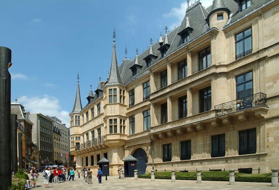 Luxembourg: City Highlights Guided Walking Tour - Admiring the Corniches Stunning Views