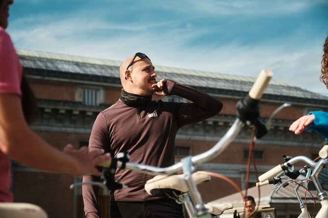 Madrid: Private Tour in Vintage Bike, City and Tapas Highlights - Taste Local Tapas Delights