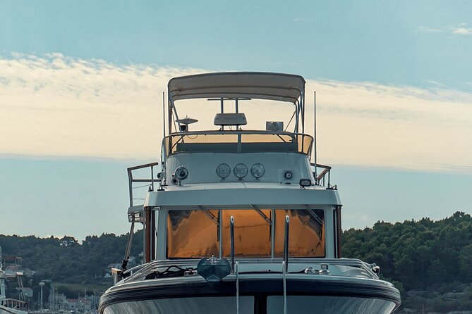 Mljet Island National Park Yacht Excursion From Korcula Island - Onboard Dining and Activities