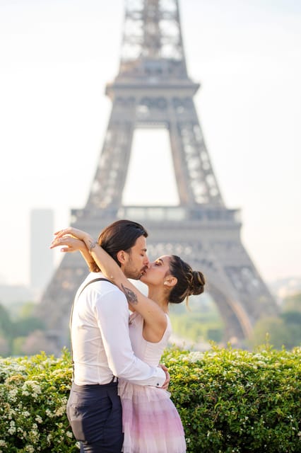Montmartre Cheese and Wine Tasting Walking Tour - Wine Tasting Session