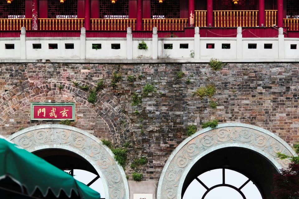 Nanjing : Temples, Ancient Walls, Qinhuai River Night Cruise - Frequently Asked Questions