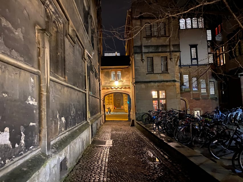 New: Oxford Costumed Ghost Tour In-Character - Costumed Actors in Action