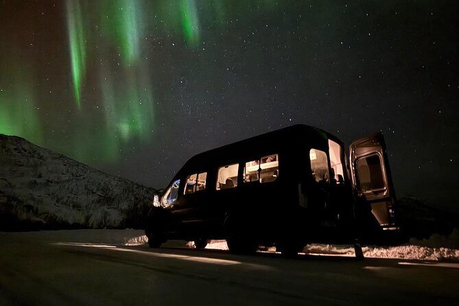 Northern Lights Tour With Hot Food and Drinks in Tromso - Guided Nature Commentary
