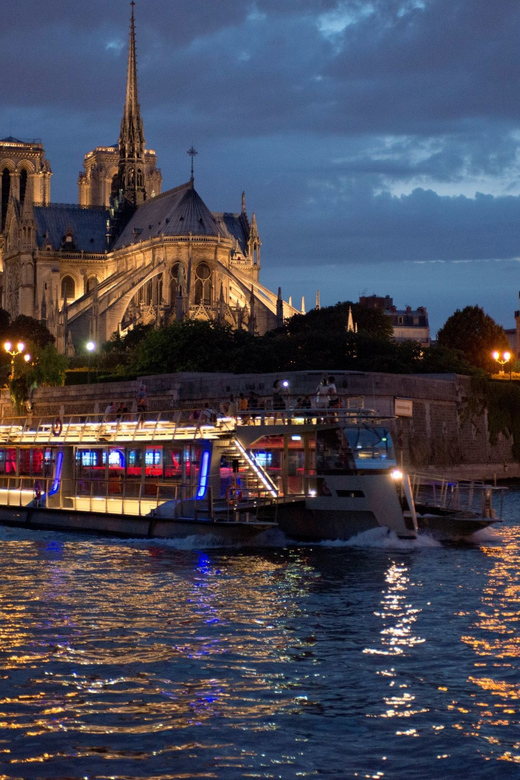 Paris: Eiffel Tower Dinner Cruise With a Moulin Rouge Show - Meeting Points and Dress Code