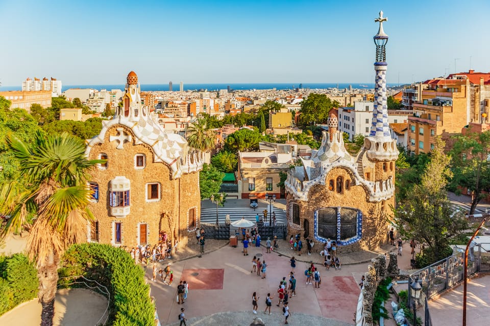 Park Güell: Exclusive Guided Tour With Priority Access - Audio Equipment and Group Options