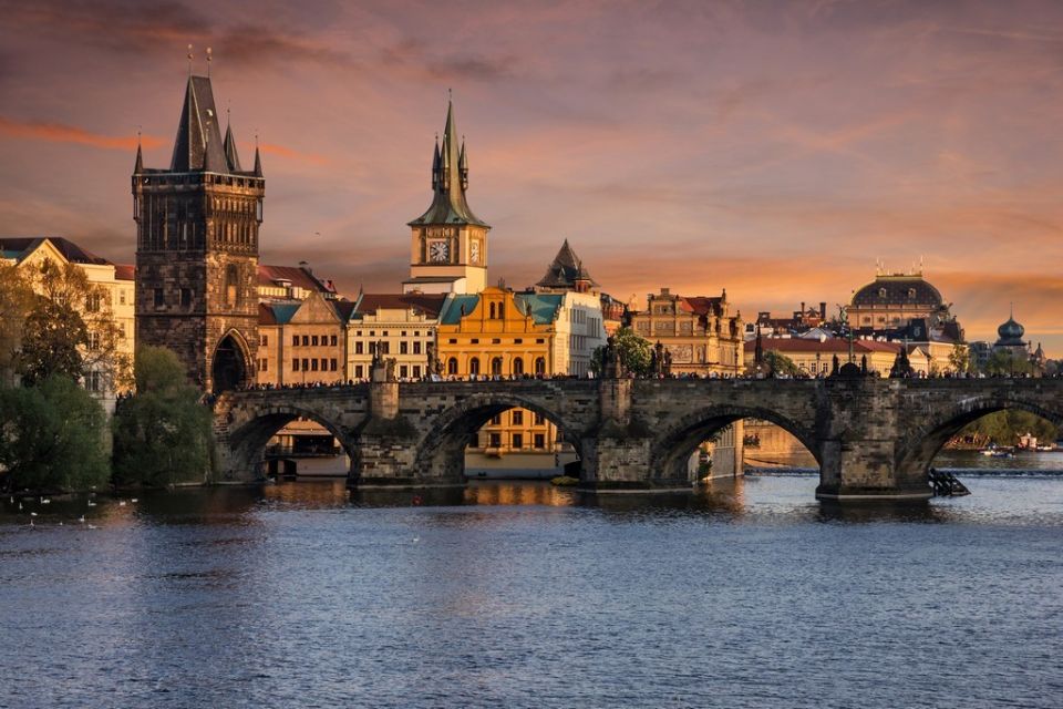 Prague: 2-Hour Dinner Cruise With Transfers - Unique Sights Along the Cruise