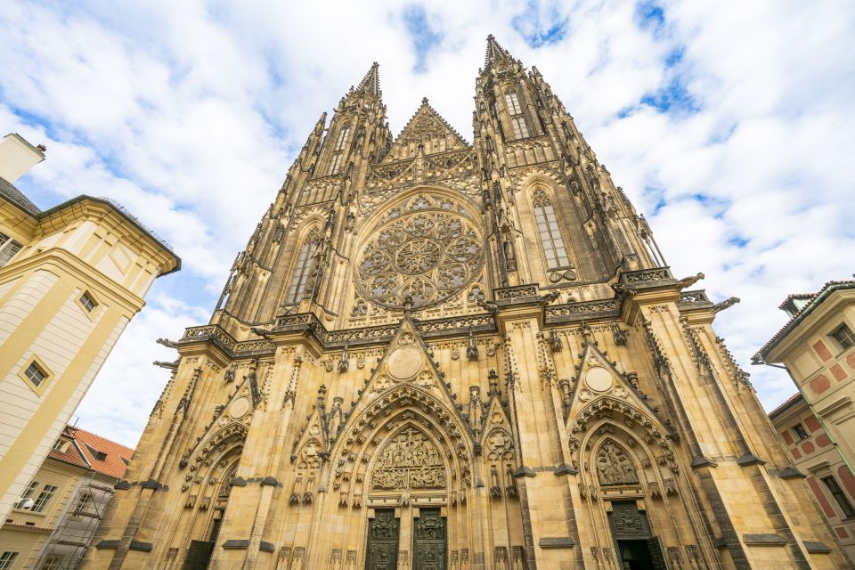 Prague: Castle Tour With Local Guide and Entry Ticket - Important Information