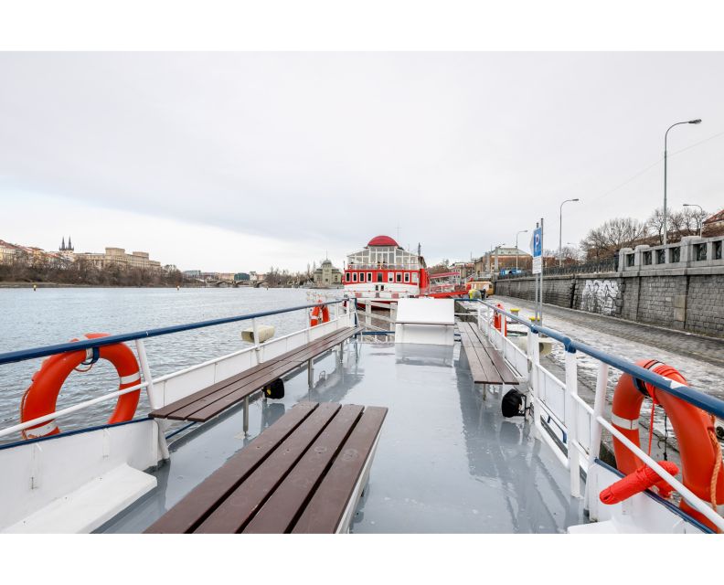 Prague: Private Beer Boat Cruise With Unlimited Beer - Beverage Options