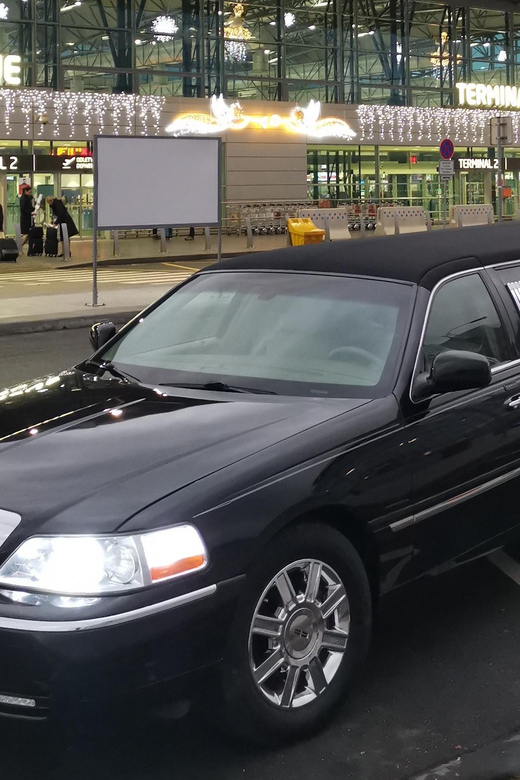 Prague: Private Party Lincoln Limo Transport - Onboard Amenities and Beverages