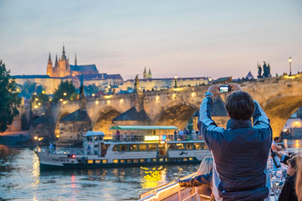 Prague: Sightseeing Boat Cruise With Buffet Dinner - Customer Reviews and Ratings