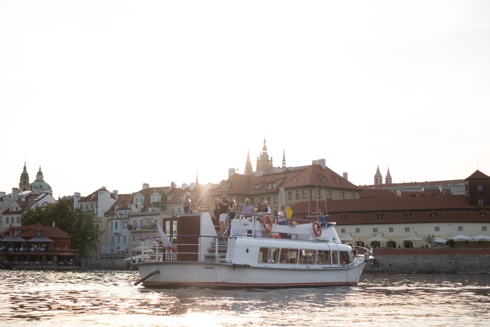 Prague: Vltava River Private Boat Party With Drinks - Customer Feedback