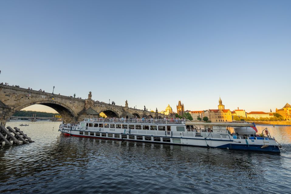 Prague: Vltava River Sightseeing Cruise - Staff and Organization