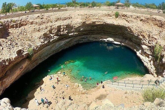 Private Full-Day Wadi Shab and Bimmah Sinkhole Tour - Meeting and Pickup Details