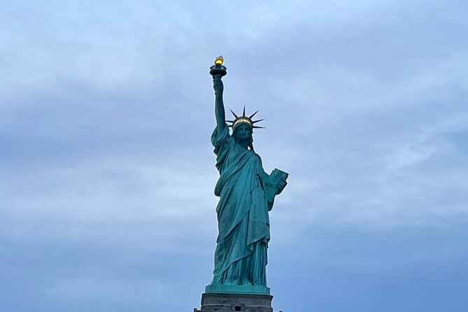 Private Luxury Daytime Boat Tour in New York City - 1 Hour - Commemorate the Experience