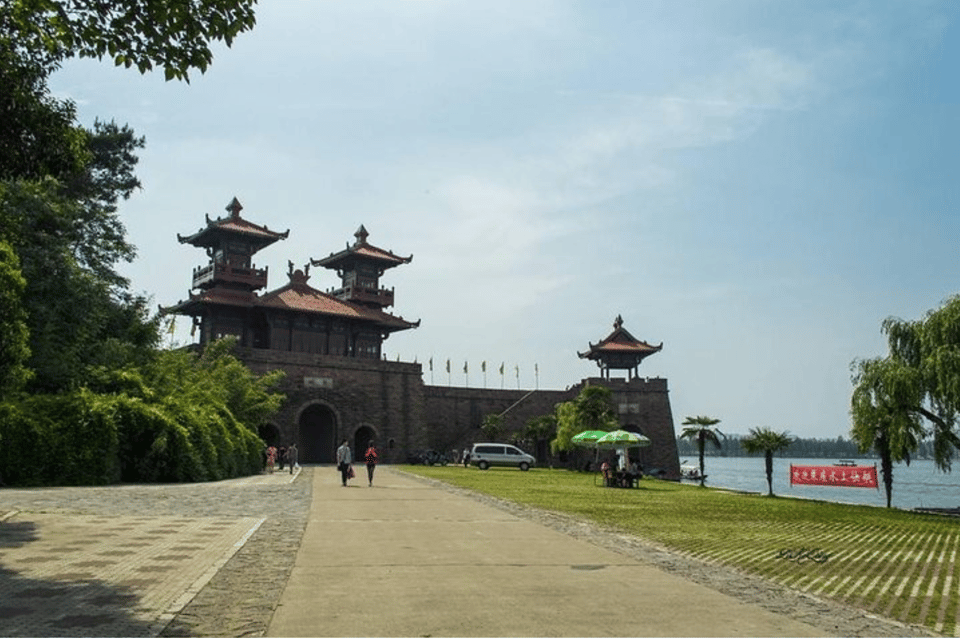 Private Tour to Wuhan Yellow Crane Tower &East Lake by Ferry - Duration and Price