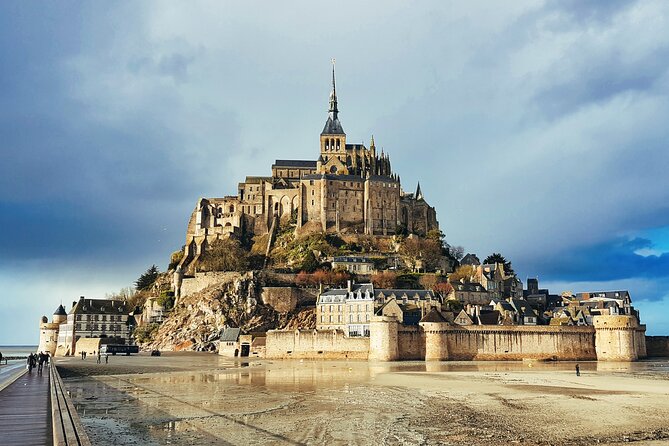 Private Walking Tour of Mont Saint Michel With a Licensed Guide - Exploring Narrow Alleyways
