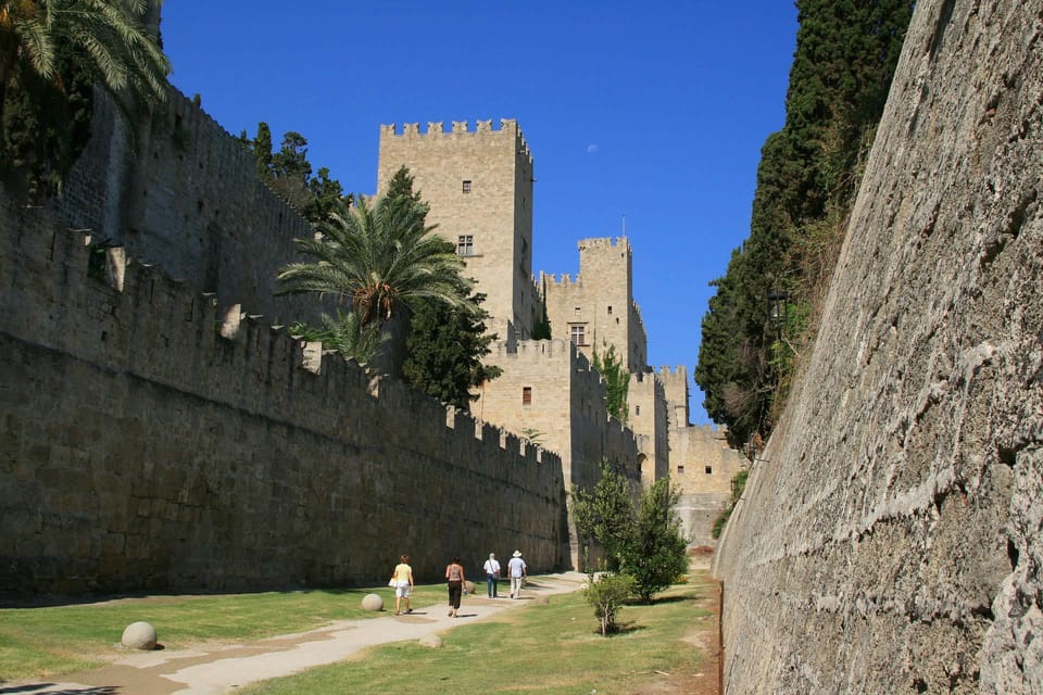 Rhodes: Private Medieval City Treasure Hunt With Food Stops - Capturing Scenic Views