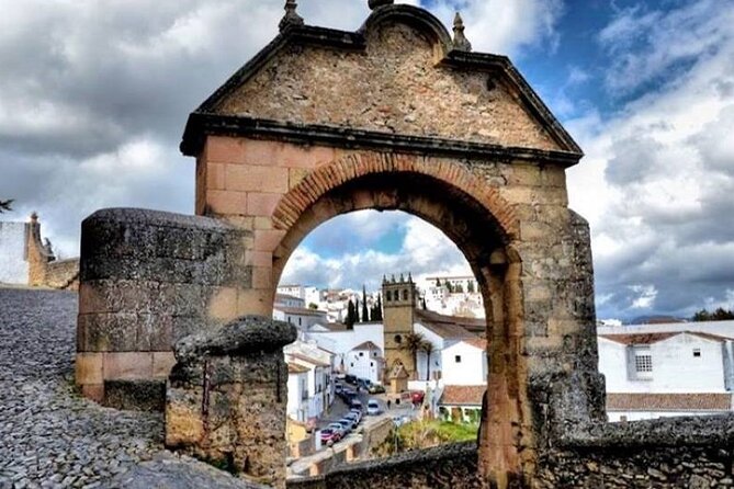 Ronda Historical Walking Tour With Bullring Entrance - Guadalevín River Gorge