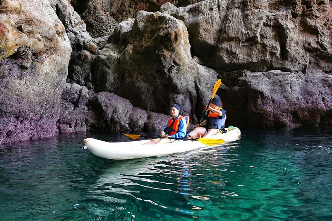 Sagres: Praia Da Ingrina Caves Guided Kayaking Tour - Group Size and Duration