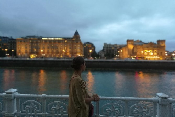 San Sebastian Highlights Private City Tour With Hotel Pick up - Guide Expertise and Engagement