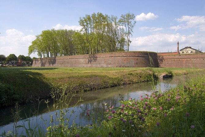 Self Guided Bike Tour in the Nature to Villa Reale - Exploring Villa Reale