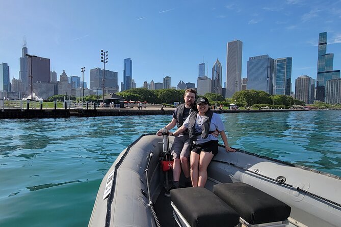 Small-Group Sightseeing Boat Tour in Chicago - Exploring Chicagos Iconic Sights