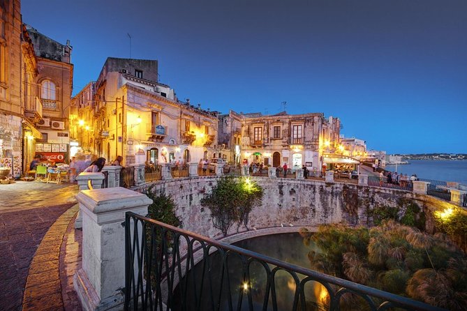 Syracuse Private Walking Tour With Traditional Lunch and Wine - Personalized Tour Experience Highlights