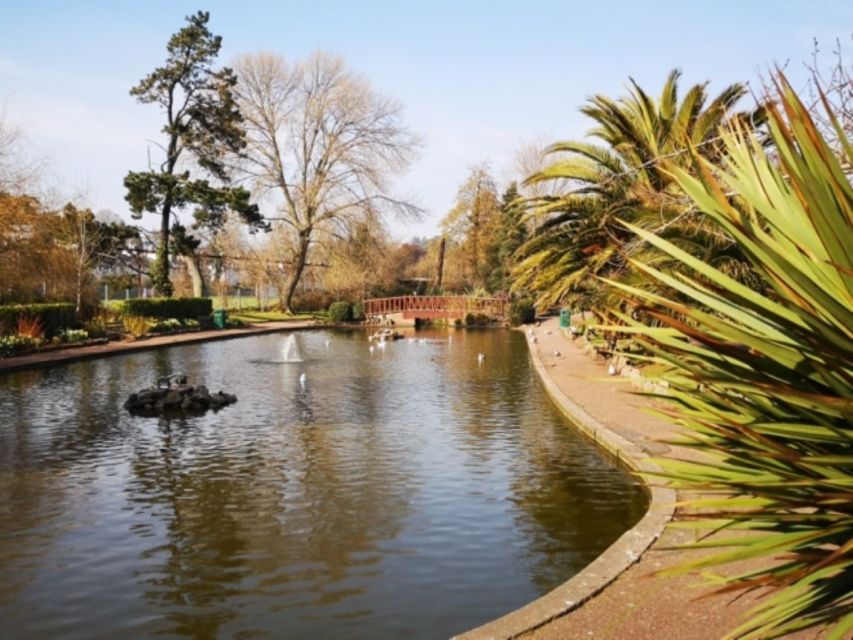 Torquay: The Extraordinary Life of Agatha Christie Tour - Significance of Torquays Landmarks