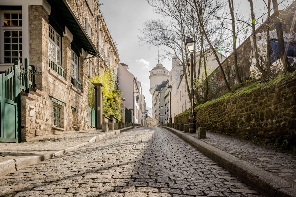 Treasure Hunt : the Burglar of the Hill of Montmartre - Historic District and Challenge