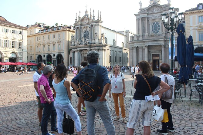 Walking Tour in Small Groups in English - Elegant, Monumental Street