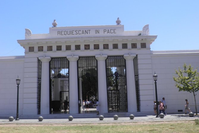 Walking Tour of the Recoleta Neighborhood in Buenos Aires - Facultad De Derecho - Universidad De Buenos Aires
