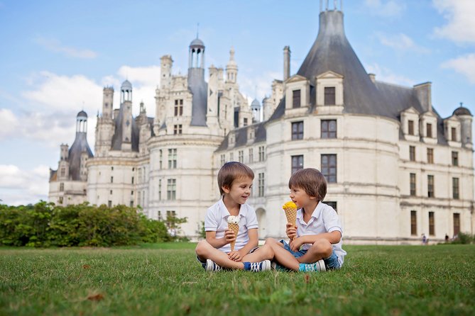 2 Days Mont Saint Michel, Loire Castles Guided Tour - Getting to Mont St-Michel