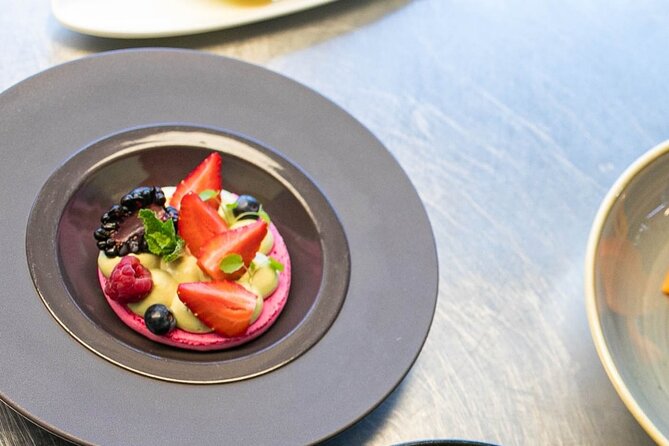 4-Course Fine-Dining Lunch on Luxury London Bus - Group Size and Capacity