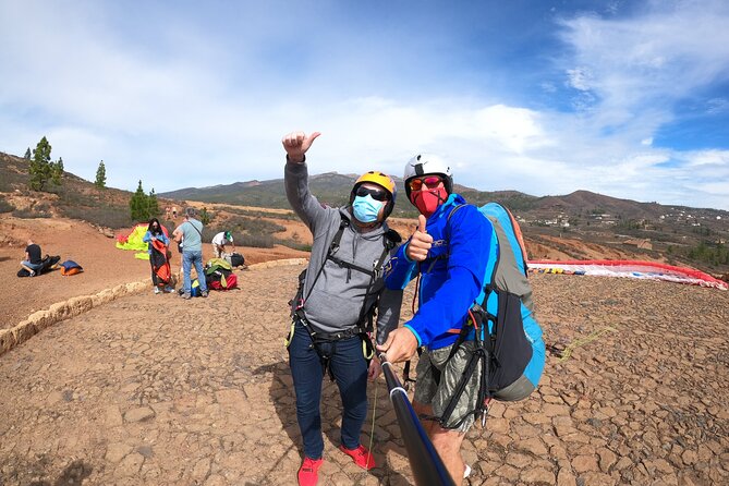 Acrobatic Paragliding Flight With Spanish Champion in Tenerife - Acrobatic Maneuvers and Scenic Views