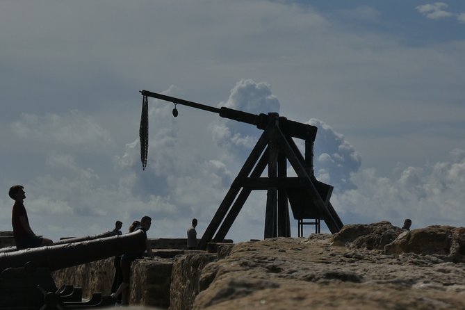 Alghero: Walking Tour With Bilingual Local Guide - Meeting Point and Logistics