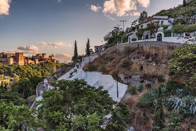 Alhambra, Albaicin and Sacromonte Guided Tour - Highlights of Guided Tour