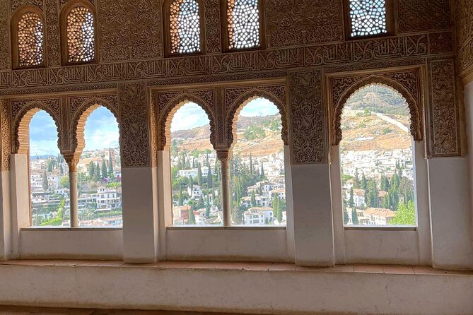 Alhambra and Nasrid Palaces Guided Tour With Tickets - Positive Customer Feedback