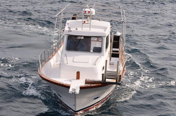 All Day Boat Cruise Akrotiri 9,5 Hours for 10 Persons - Duration and Group Size