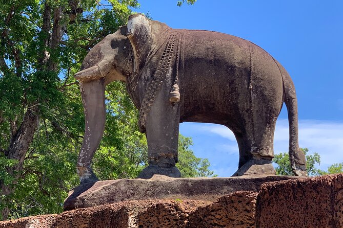 Angkor Wat 2-Day With Banteay Srei and Local Foods Tasting - Accessibility Information