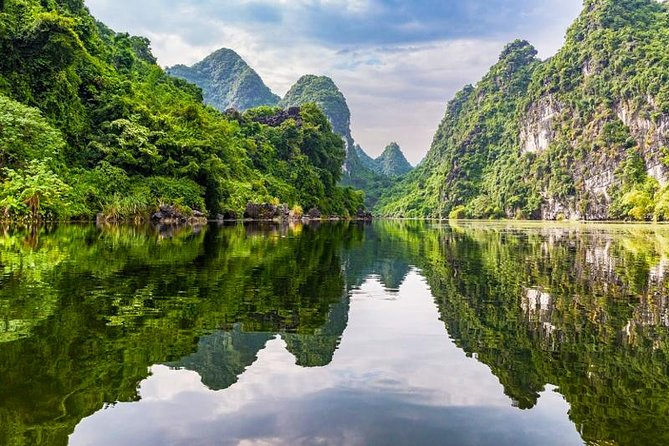 Bai Dinh Pagoda & Trang an Grottoes Boating Full Day Trip - Accessibility Features
