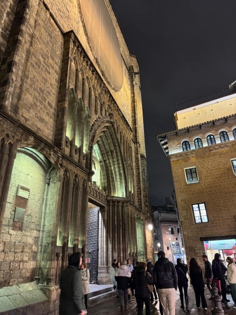 Barcelona: Gothic Quarter By Night Guided Walking Tour - Meeting Point and Duration