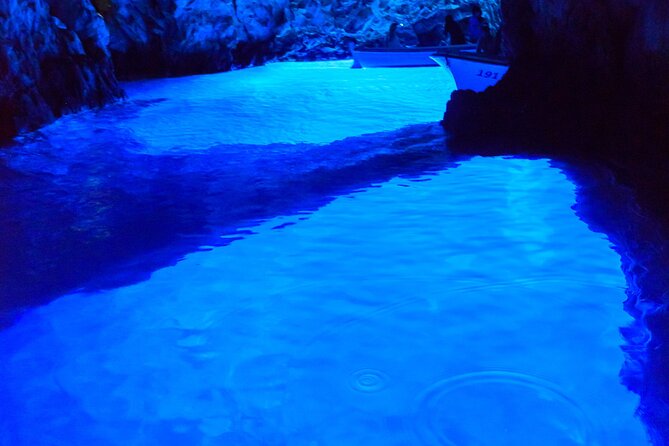 Blue Cave and Town Hvar With 5 Island Boat Tour - Visiting the Military Tunnel