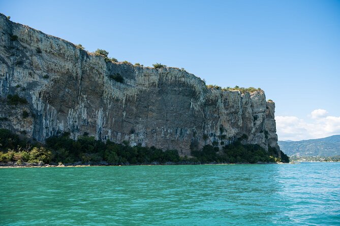 Boat Tour of the Islands of Lake Garda With Aperitif - Cruising and Enjoying the Scenery