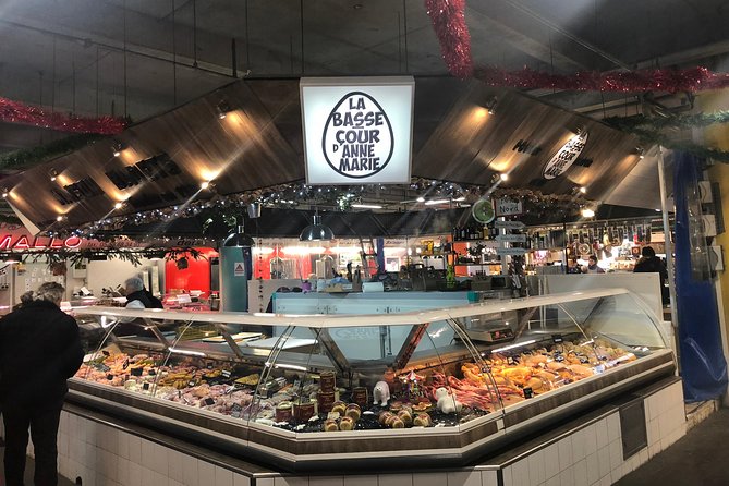 Bordeaux Sweet & Savory Food With Wine Tasting Tour - Exploring Historic Old Town