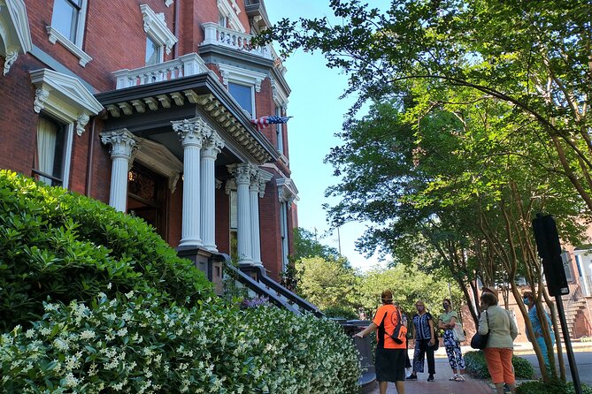 Botanical Tour (by Walk With Me Savannah Tours) - Interaction With Local Flora