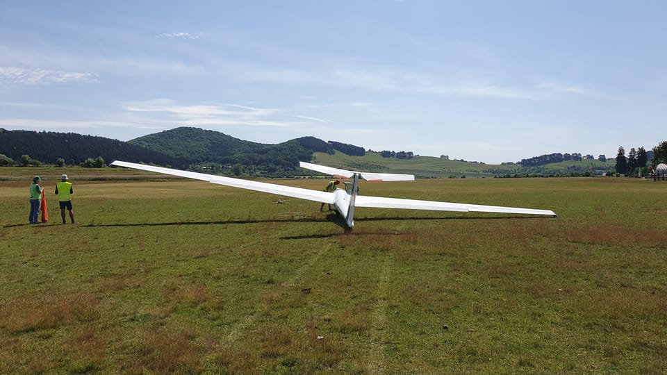 Brasov: Glider Flight Experience at Sanpetru Airfield - Booking Information